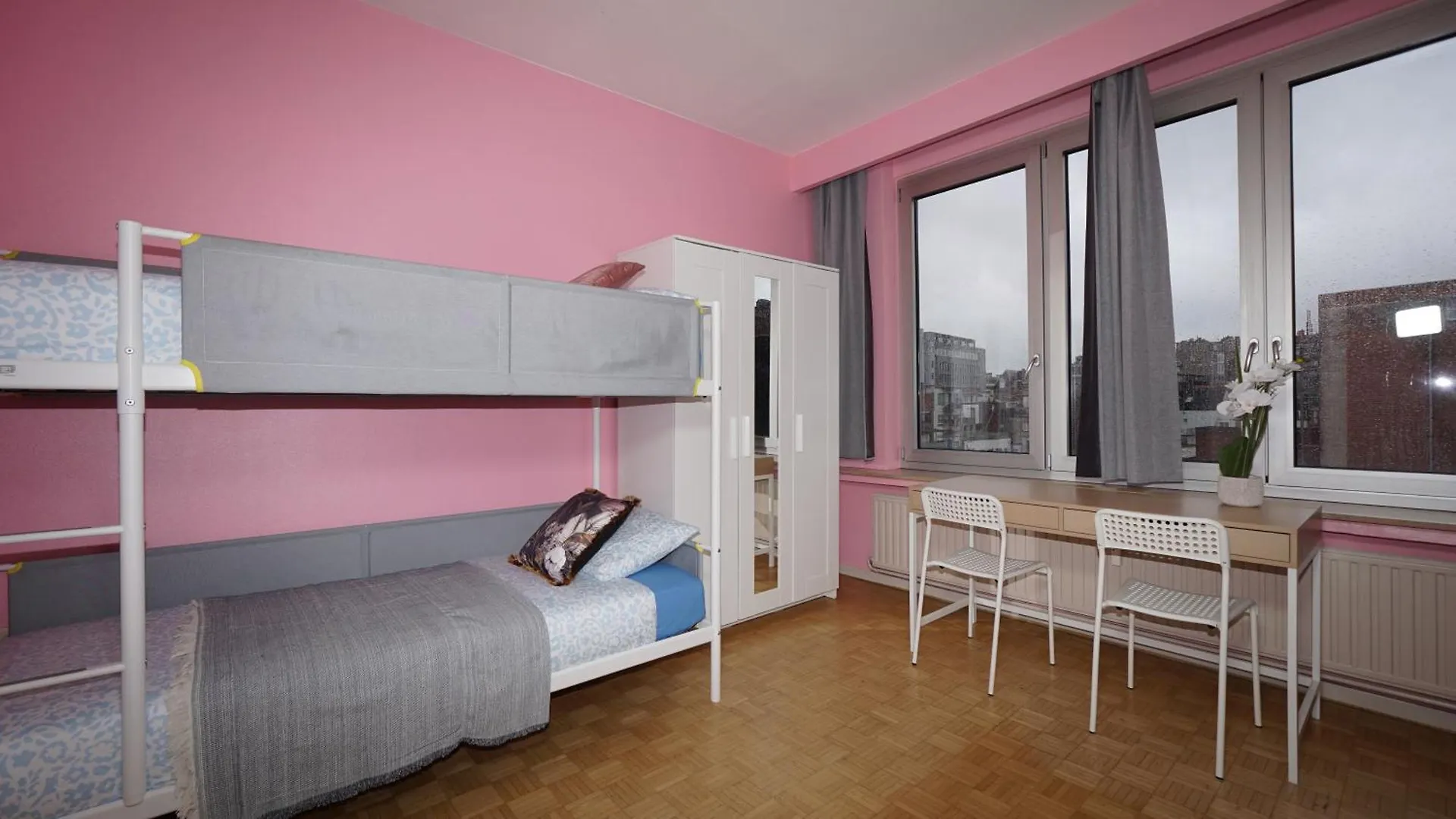 Simon Apartment Amberes